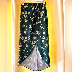 Green and floral silky slit skirt
